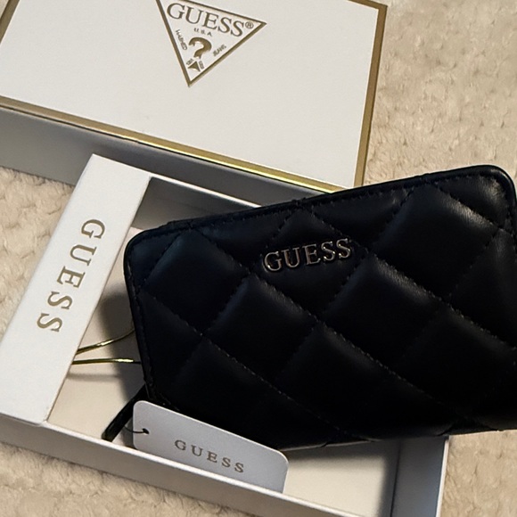 GUESS wallet - Picture 2 of 3